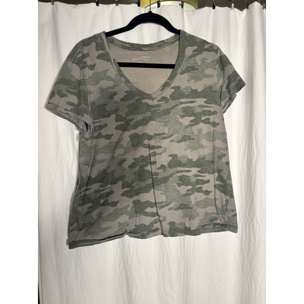Universal Thread Shirt, Women's Size Large, Camouflage, V-neck NN25